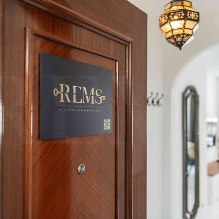 Spacious & Authentic Apartment By Rems マラガ エクステリア 写真