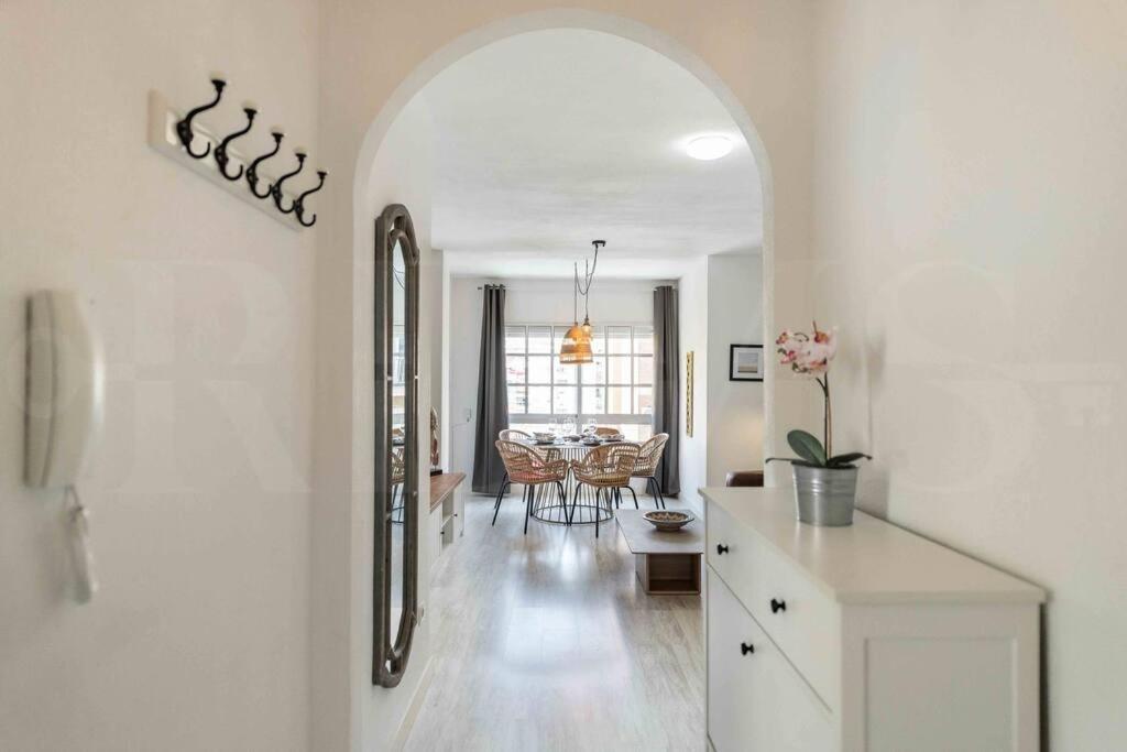 Spacious & Authentic Apartment By Rems マラガ エクステリア 写真