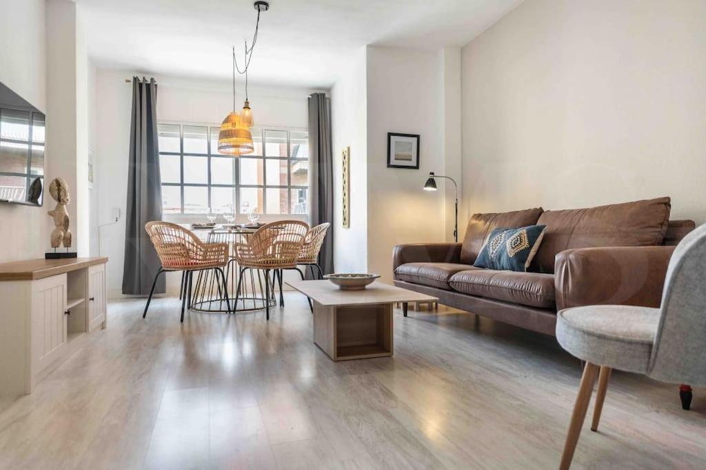 Spacious & Authentic Apartment By Rems マラガ エクステリア 写真