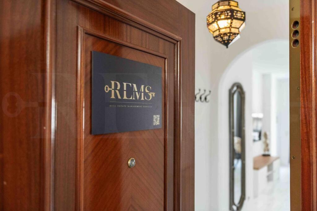 Spacious & Authentic Apartment By Rems マラガ エクステリア 写真