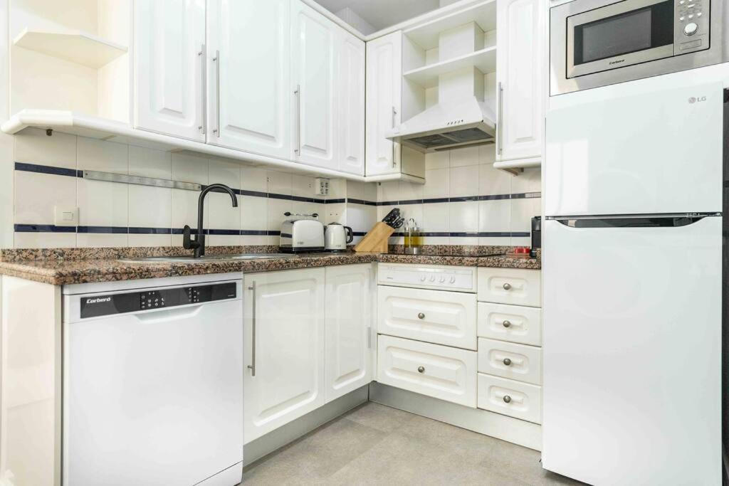 Spacious & Authentic Apartment By Rems マラガ エクステリア 写真